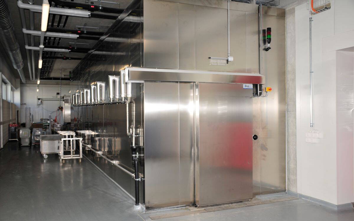 baeckereihug.jpg Frostertunnel zum Gefrieren der Teiglinge