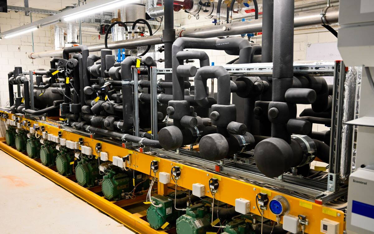 Eine der beiden Luft/Wasser CO2-Wärmepumpen/ Klimaanlagen