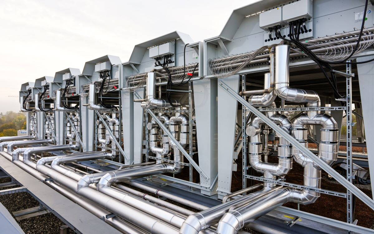 Ventilanordnung unterhalb der Gaskühler der Wärmepumpe/Klimatisierung