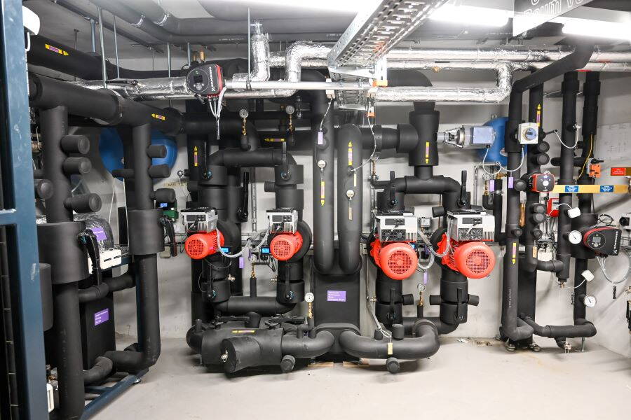 bridge_maschinenraum.jpg Abwärmenutzung und Rückkühlsystem mit Trennwärmetauscher